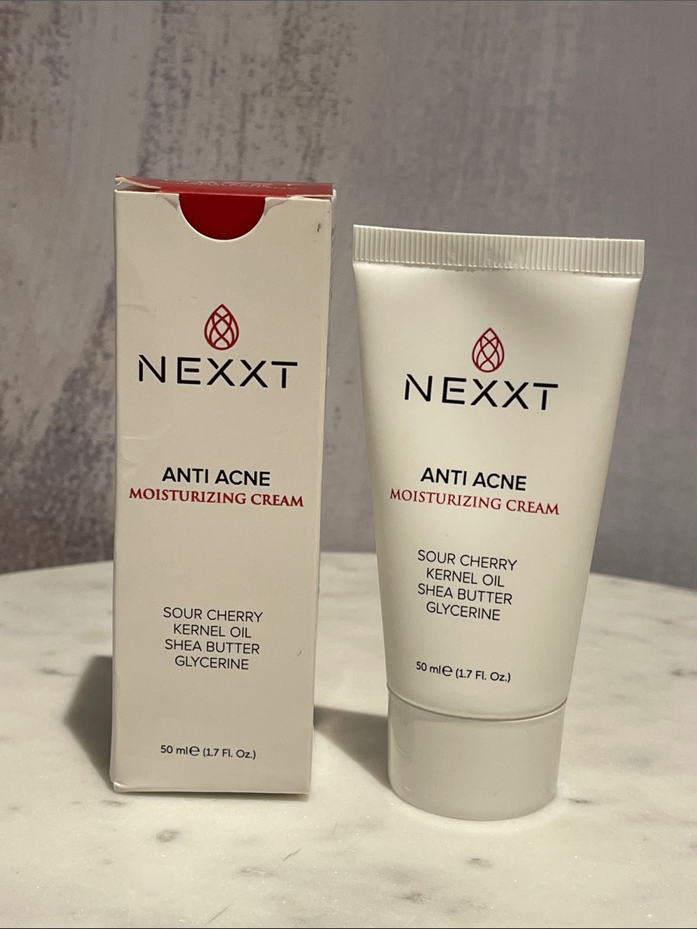 Anti Acne Moisturizing Cream - White with Red Accents